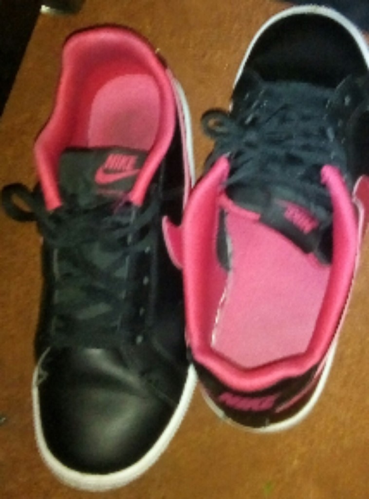 sports direct pink nike trainers